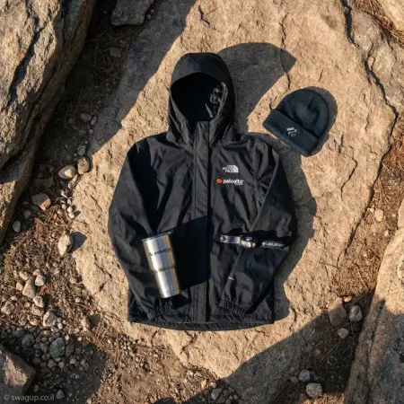 סט הרפתקאות שטח ממותג The Explorer Pack עם לוגו לחברות