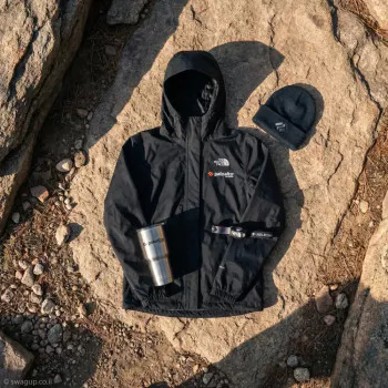 סט הרפתקאות שטח ממותג The Explorer Pack עם לוגו לחברות