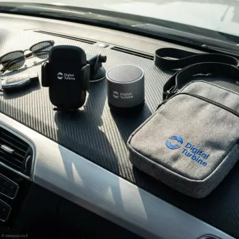 מארז אביזרים טכנולוגי ממותג Urban Motion עם לוגו לחברות הייטק
