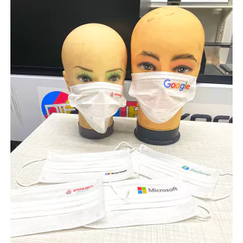 מסיכה קורונה ממותגת לתערוכות