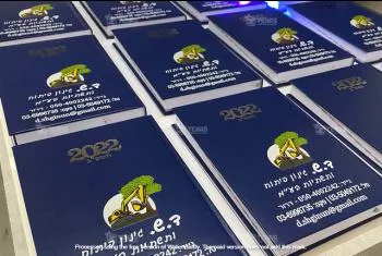 מחברות ממותגות - מחברות עם לוגו